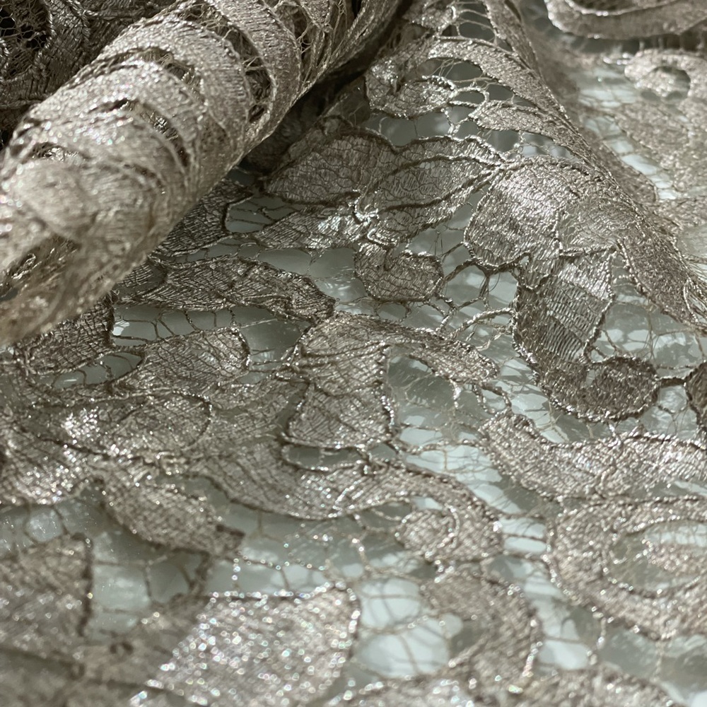Silver lace - Picture 3 of 3